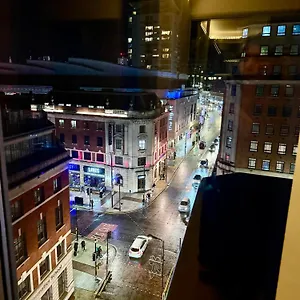 Winner Of 2025 Traveller Award - 2 Double Bed In Heart Of Centre With Netflix & Wifi Apartment